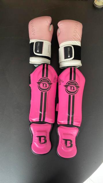 Protège tibia booster et gants outshock, Taille M, Enlèvement, Neuf