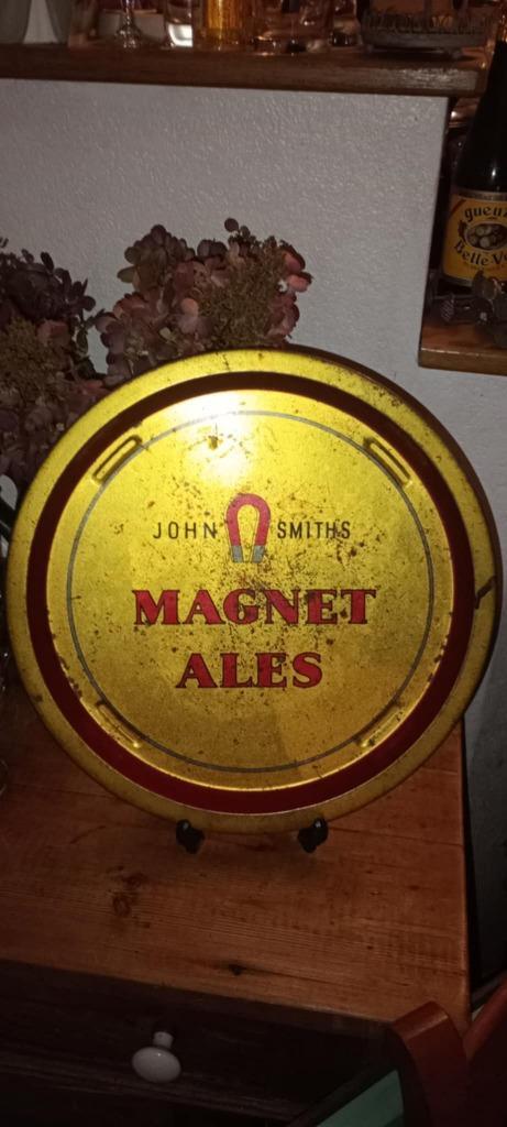 Brouwerij Ancient Beer Platter Magnet Ale John Smith's, Verzamelen, Biermerken, Gebruikt, Reclamebord, Plaat of Schild, Overige merken