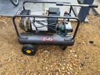 Criko compressor twee cilinders 10 bar 220v werk heel goed, Doe-het-zelf en Bouw, Compressors, Ophalen, 6 tot 10 bar, 400 tot 800 liter/min