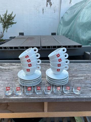 Illy espresso lungo kopjes x8 + Illy waterglaasjes x8 beschikbaar voor biedingen