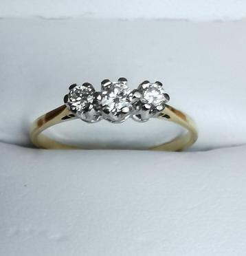 Très jolie bague en Or 18K Diamants véritables 028ct