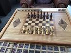 Zeer mooi schaakspel groot bord en STAUNTON nr5 stukken., Ophalen of Verzenden
