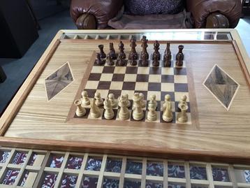 Zeer mooi schaakspel groot bord en STAUNTON nr5 stukken.