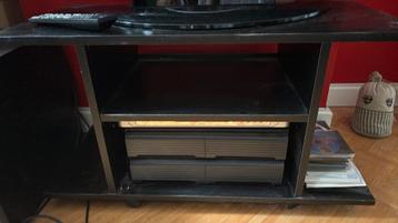Tv tafel. Zwart beschikbaar voor biedingen