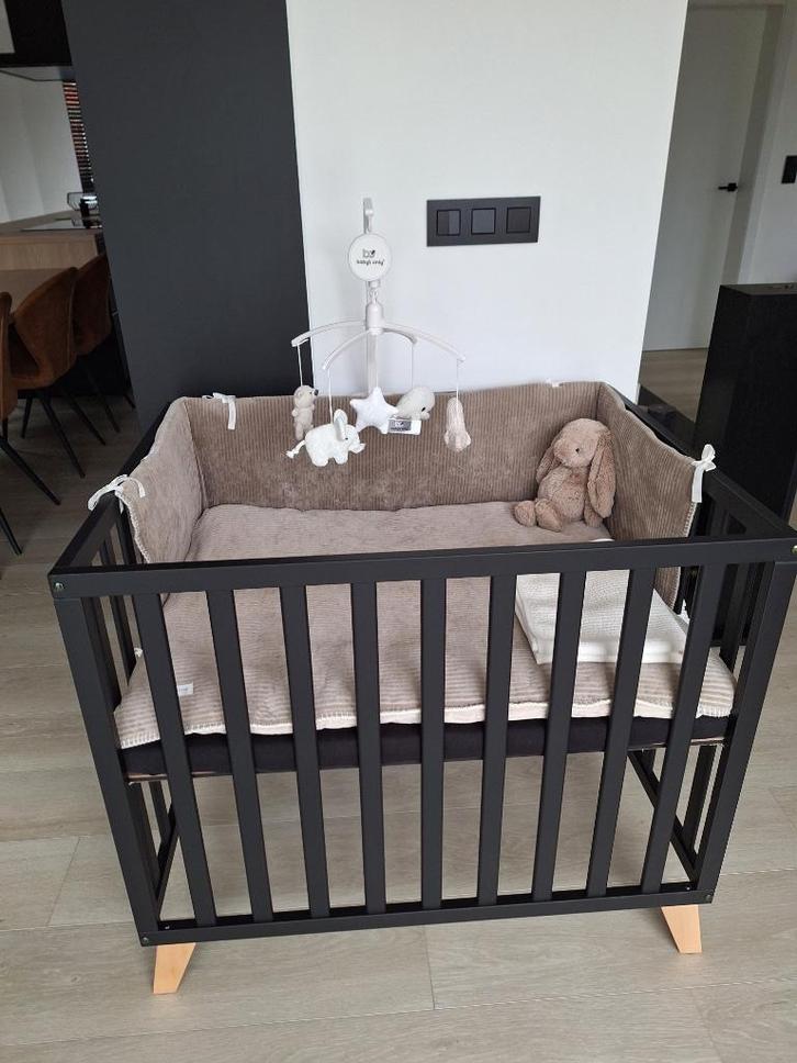 Kinderpark Quax Zwart + Toebehoren, Kinderen en Baby's, Babyparken, Zo goed als nieuw, Vierkant, In hoogte verstelbaar, Boxkleed