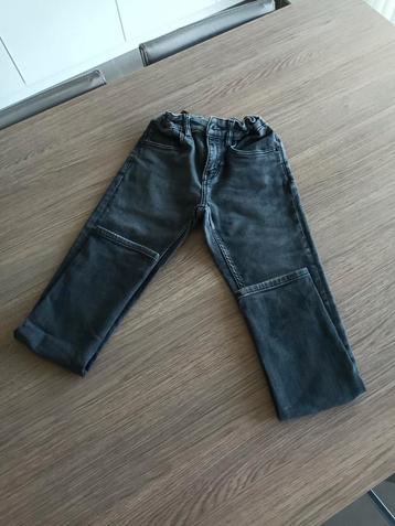 Jeans noirs taille 146