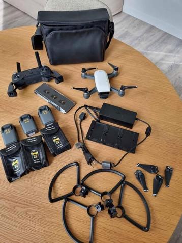 Drone DJI spark avec manette 3 batteries et housse de transp, Enlèvement ou Envoi, Comme neuf