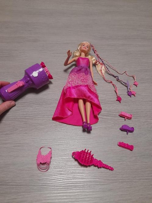 Grappig pint Vervreemding ② Barbie Bijzonder Lang Haar Koninkrijk Prinses - Barbiepop — Speelgoed |  Poppen — 2dehands