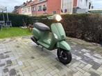 Vespa look scooter a klasse!!, Fietsen en Brommers, Scooters | Overige merken, Klasse A (25 km/u), Ophalen of Verzenden, Zo goed als nieuw