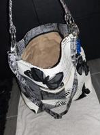 zwart wit schoudertas shopper breedte 42cm, hoogte 31cm, Ophalen of Verzenden, Zo goed als nieuw, Zwart, Overige merken