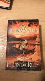 LUCINDA RILEY - THE STORM SISTER, Boeken, Ophalen, Zo goed als nieuw, LUCINDA RILEY