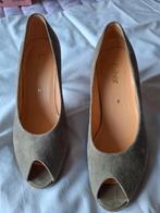 Chaussure femme grise en cuir de daim. Bout ouvert, Comme neuf, Enlèvement ou Envoi
