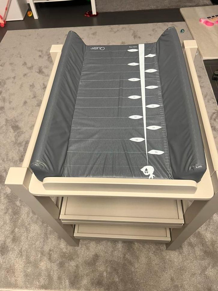 Verzorgingstafel  Quax met babykussen, Enfants & Bébés, Chambre d'enfant | Commodes & Armoires, Comme neuf, Enlèvement