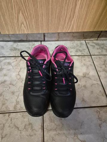 Skechers zwart/roze beschikbaar voor biedingen