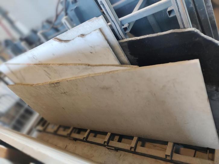 Plaat 1: Natuursteen (kalksteen) 86 op 250 cm|2.7cm, Doe-het-zelf en Bouw, Overige Doe-Het-Zelf en Bouw, Zo goed als nieuw, Ophalen