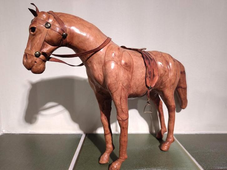 Cheval en cuir, Antiquités & Art, Art | Objets design, Enlèvement