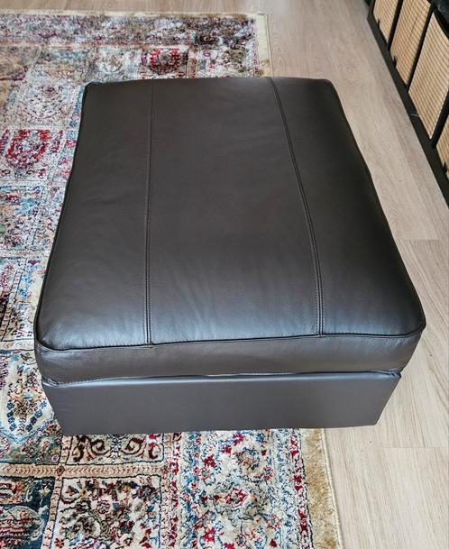 A vendre repose-pieds (pouf) en cuir, KIVIK - IKEA, Huis en Inrichting, Zetels | Voetbanken en poefs, Nieuw, 50 tot 75 cm, 75 tot 100 cm