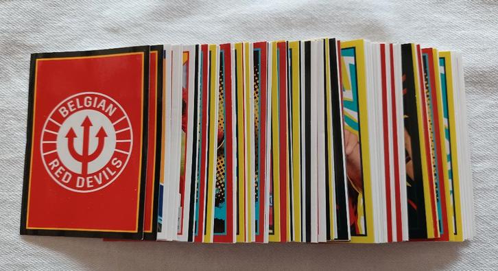 Complete set: Closer to the Red Devils (2022), Hobby en Vrije tijd, Stickers en Plaatjes, Zo goed als nieuw, Meerdere stickers