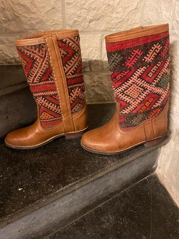 Handgemaakte Berber-laarzen. Leder met kilim beschikbaar voor biedingen