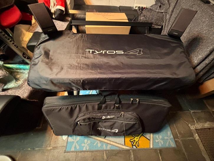 yamaha tyros 4 black edition 10th anniversary+L7 Black stand, Muziek en Instrumenten, Keyboards, 61 toetsen, Yamaha, Aanslaggevoelig