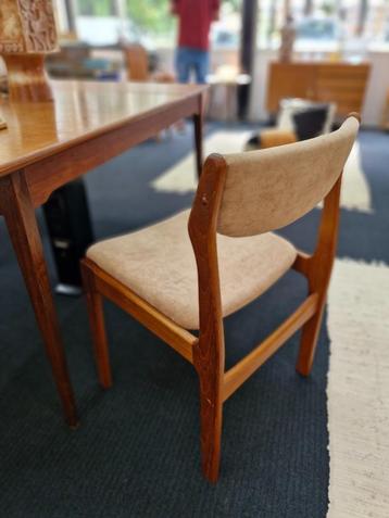 Vintage eetkamerstoelen teak beige set van 4 stuks beschikbaar voor biedingen