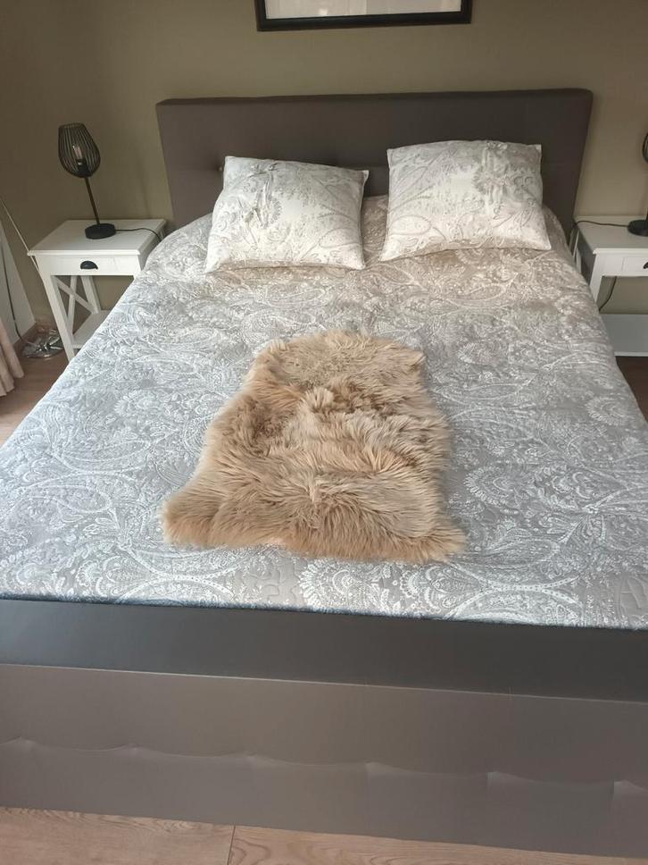 Boxspring Taupe skai 2 delig 160x200 cm., Huis en Inrichting, Slaapkamer | Boxsprings, Gebruikt, 200 cm, Tweepersoons, Bruin, Ophalen