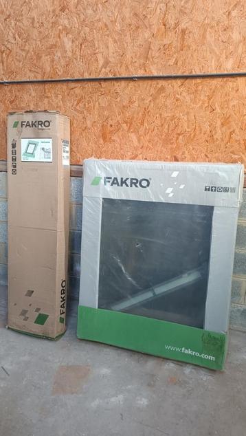 Fenêtre de toit Fakro FTP-V P5 94x118 cm + Raccord tuile, Enlèvement, Neuf, Fenêtre de façade ou Vitre, 80 à 120 cm