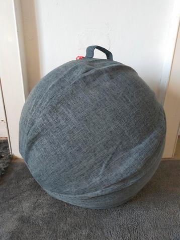 Zitbal met hoes beschikbaar voor biedingen