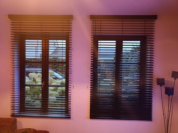 Houten jaloezieën, Huis en Inrichting, Stoffering | Gordijnen en Lamellen, Gebruikt, 150 tot 200 cm, 100 tot 150 cm, Zwart, Ophalen of Verzenden