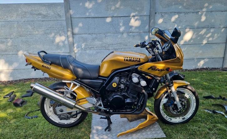 Yamaha Fazer 600, Collections, Marques automobiles, Motos & Formules 1, Enlèvement