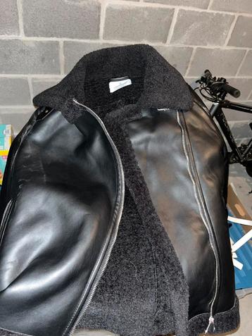 Stradivarius zwarte dames jas beschikbaar voor biedingen