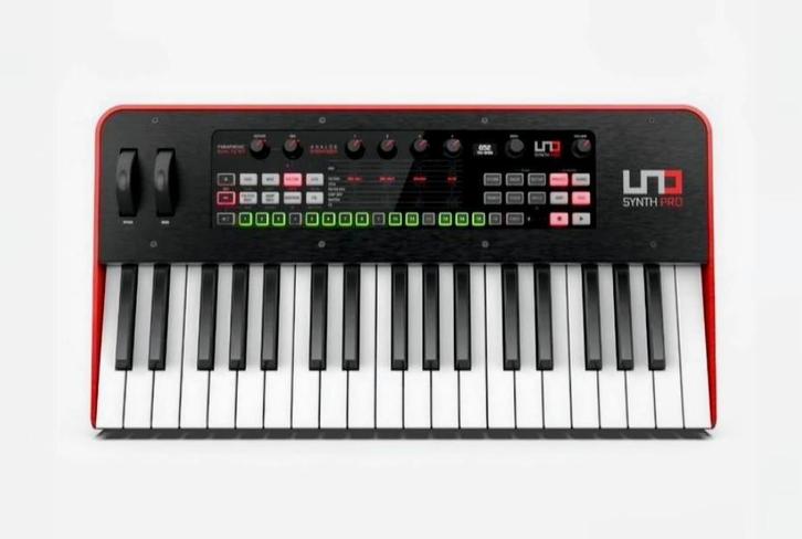 Uno synth pro, Muziek en Instrumenten, Midi-apparatuur, Zo goed als nieuw, Ophalen of Verzenden