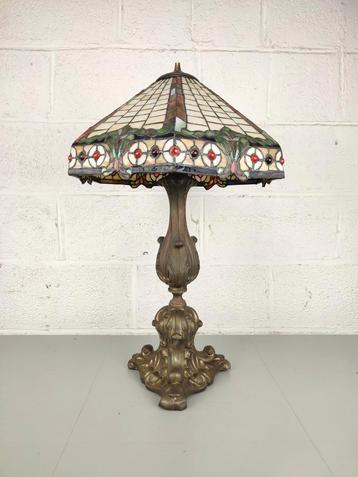 Zeer grote Tiffany lamp beschikbaar voor biedingen