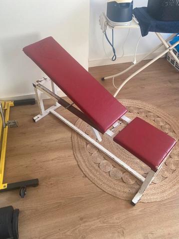 Oldskool fitnessbank beschikbaar voor biedingen