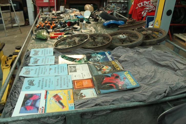 Lot de pièces motos anciennes, Motos, Pièces | Toutes-marques, Enlèvement