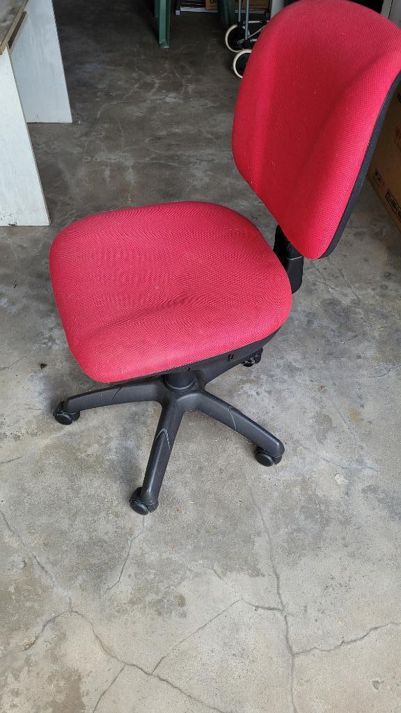 Chaise bureau avec siège dossier, Huis en Inrichting, Bureaustoelen, Gebruikt, Rood, Ophalen