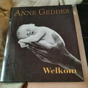 Anne Geddes boek . Veel foto's , als nieuw .  beschikbaar voor biedingen