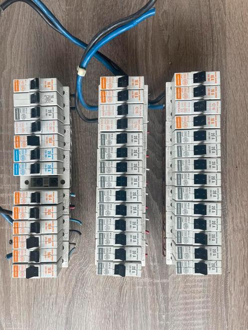 Smeltzekeringen met voedingrails elektriciteit, Doe-het-zelf en Bouw, Elektriciteit en Kabels, Ophalen