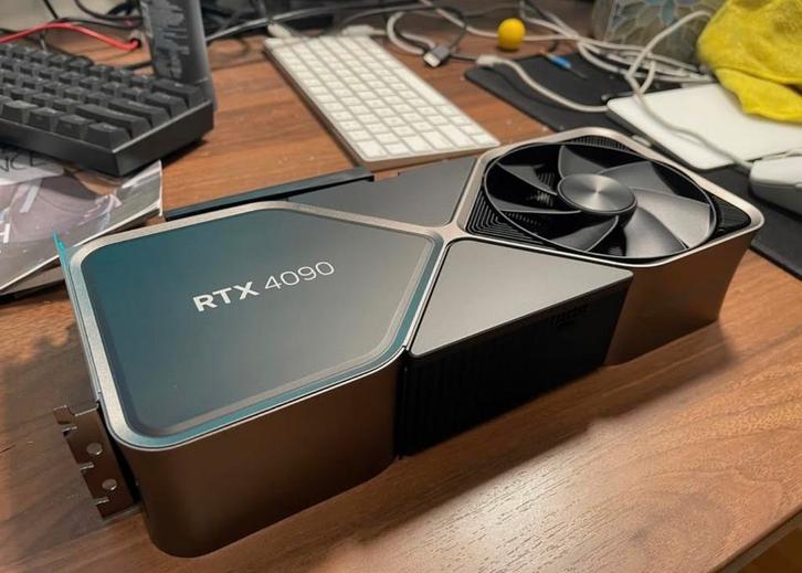 NVIDIA RTX 4090 Founders Edition, Computers en Software, Videokaarten, Zo goed als nieuw, Nvidia, Ophalen of Verzenden