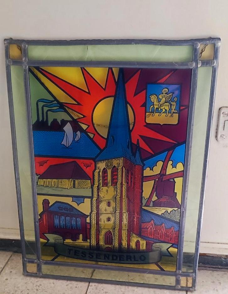 Tessenderlo glas in lood hanger met kerk en gemeentewapen, Antiek en Kunst, Kunst | Schilderijen | Abstract, Ophalen