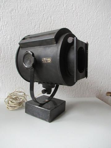 Grote antieke theaterspot  beschikbaar voor biedingen