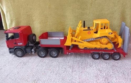Bruder Scania vrachtwagen met dieplader en CAT bulldozer, Kinderen en Baby's, Speelgoed |Speelgoedvoertuigen, Zo goed als nieuw