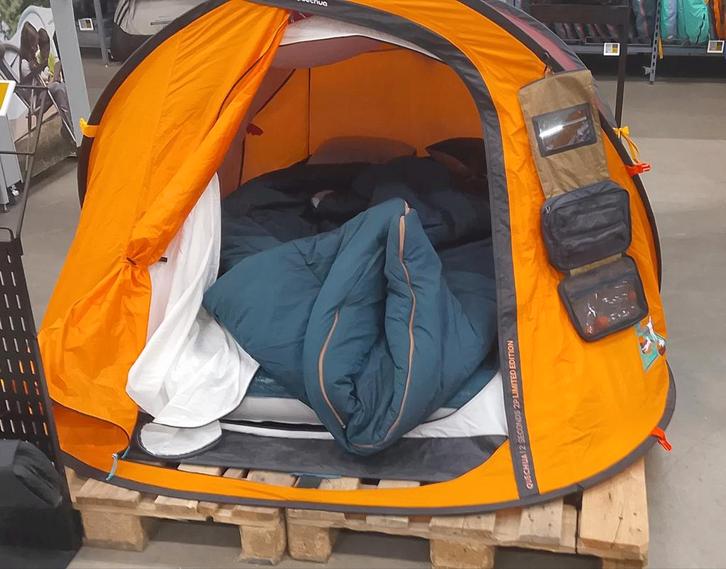 QUECHUA 2 SEC. TENT 3 PERSONEN - SPECIAL EDITION ORANJE/ROOD, Caravans en Kamperen, Tenten, tot en met 3, Zo goed als nieuw, Ophalen of Verzenden