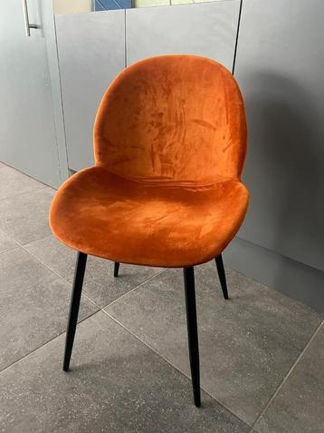 Tafelstoelen beschikbaar voor biedingen