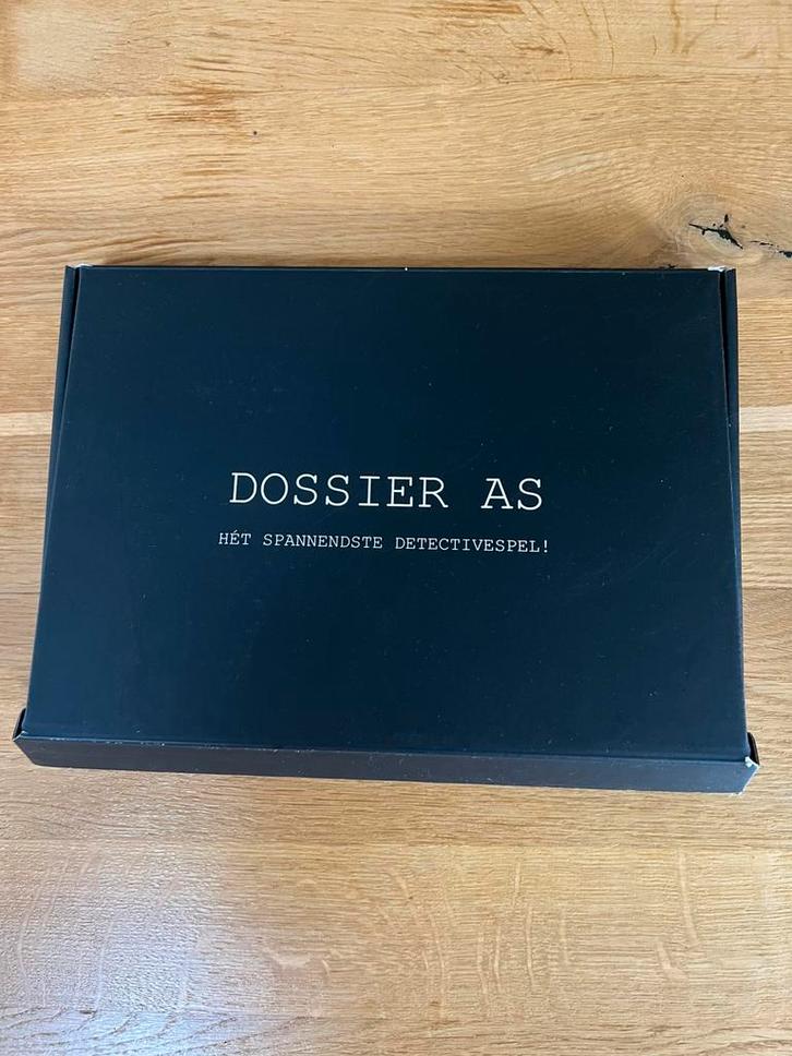 Crimibox - Dossier As, Hobby en Vrije tijd, Gezelschapsspellen | Overige, Zo goed als nieuw, Ophalen