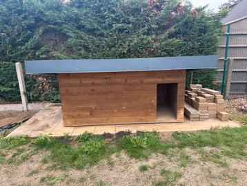 Grande niche pour chien avec toit isolé, Comme neuf, Enlèvement, Niche à chien, 100 cm ou plus