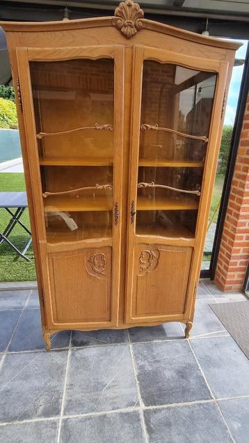 vintage vitrinekast (Opknapper ! ) beschikbaar voor biedingen
