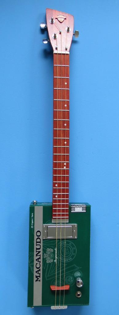 Cigar Box Guitar - TOP - NIEUW, Muziek en Instrumenten, Snaarinstrumenten | Gitaren | Elektrisch, Nieuw, Hollow body, Ophalen of Verzenden