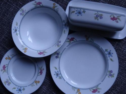 Saucière et vaisselle en porcelaine, Huis en Inrichting, Keuken | Servies, Zo goed als nieuw, Overige typen, Overige stijlen, Porselein