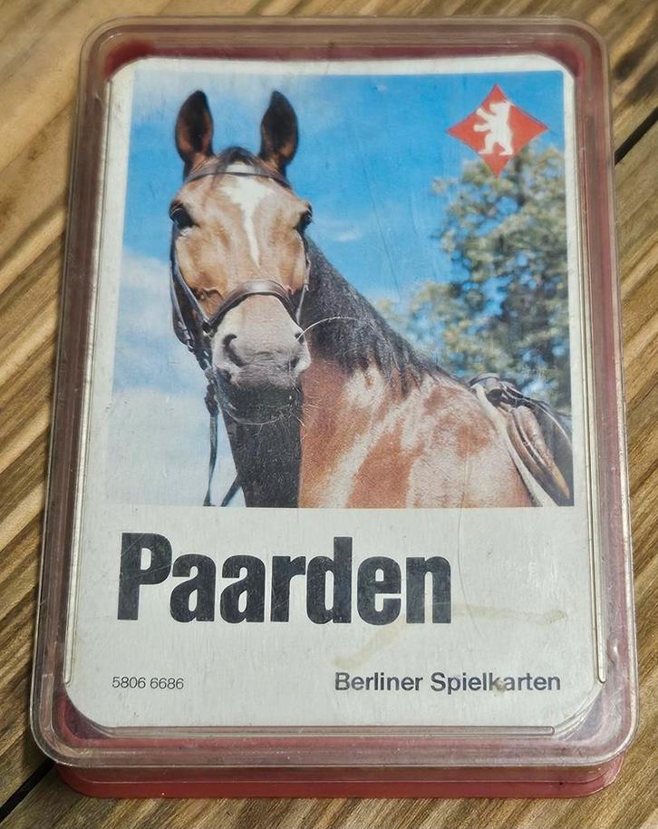 Jeu de quatuor de chevaux vintage
Ce quatuor vintage, Collections, Cartes à jouer, Jokers & Jeux des sept familles, Enlèvement ou Envoi